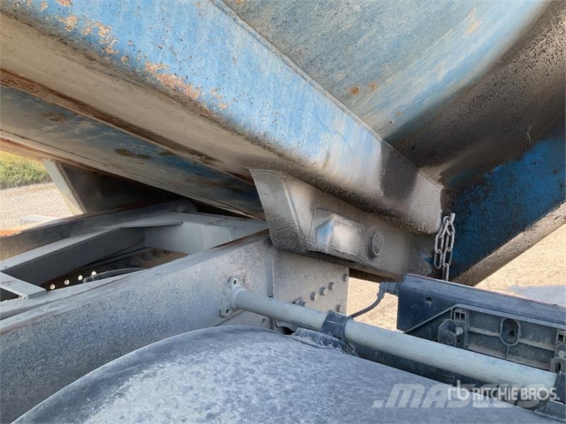 Mercedes-Benz 1835 6x4 Sleeper Camion Benne T/A Dump Truck Самосвал