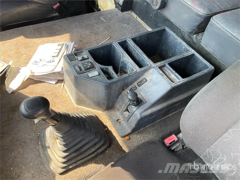 Mercedes-Benz 1835 6x4 Sleeper Camion Benne T/A Dump Truck Самосвал