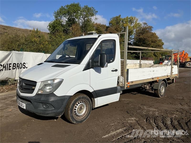 Mercedes-Benz 4x2 Flatbed Truck Flatbed / Dropside trucks