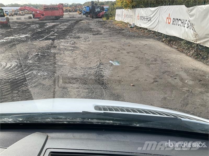 Mercedes-Benz 4x2 Flatbed Truck Flatbed / Dropside trucks