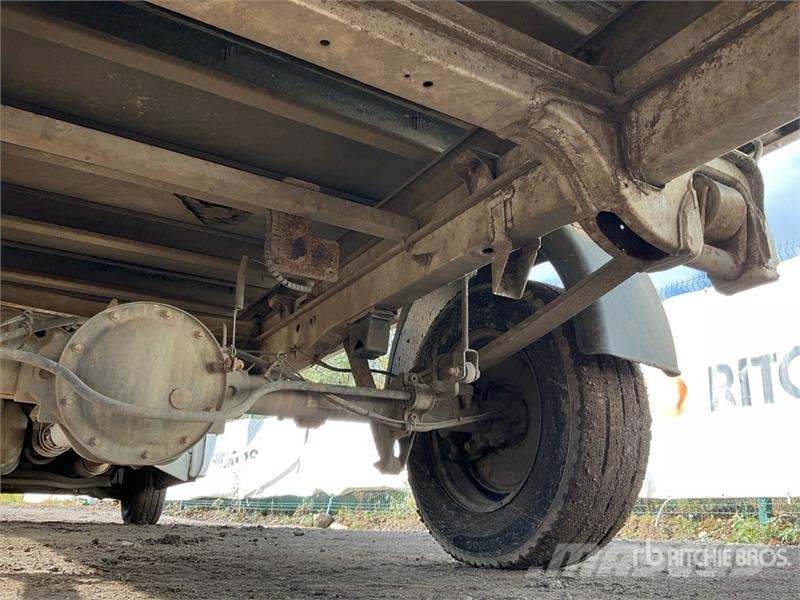 Mercedes-Benz 4x2 Flatbed Truck Flatbed / Dropside trucks