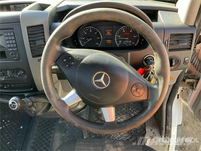 Mercedes-Benz 4x2 Flatbed Truck Flatbed / Dropside trucks