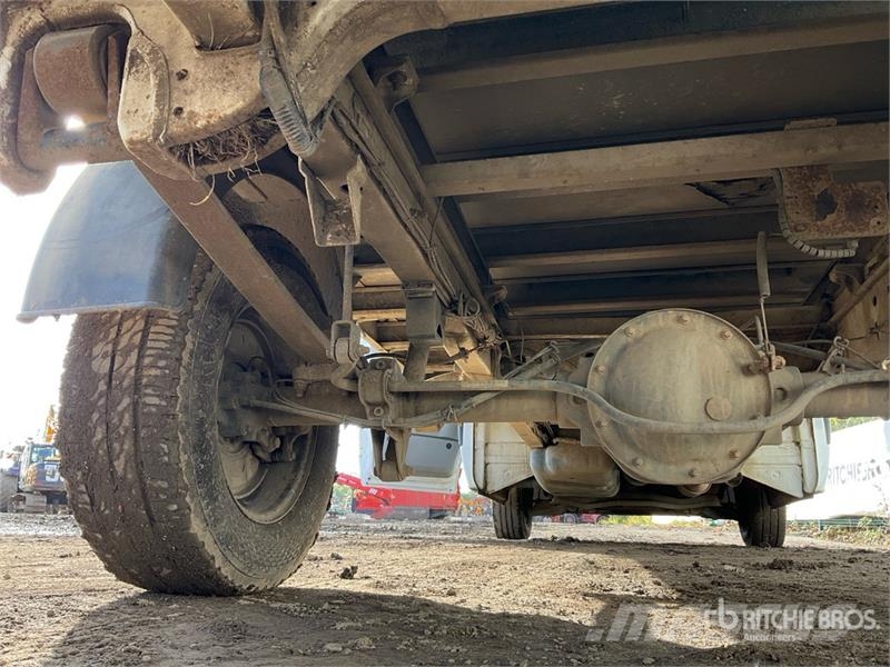 Mercedes-Benz 4x2 Flatbed Truck Flatbed / Dropside trucks