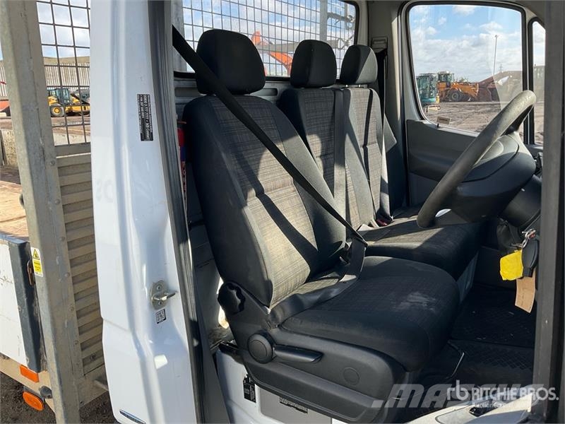 Mercedes-Benz 4x2 Flatbed Truck Flatbed / Dropside trucks