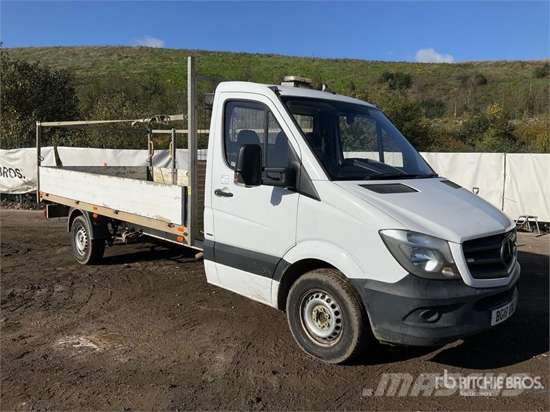 Mercedes-Benz 4x2 Flatbed Truck Flatbed / Dropside trucks
