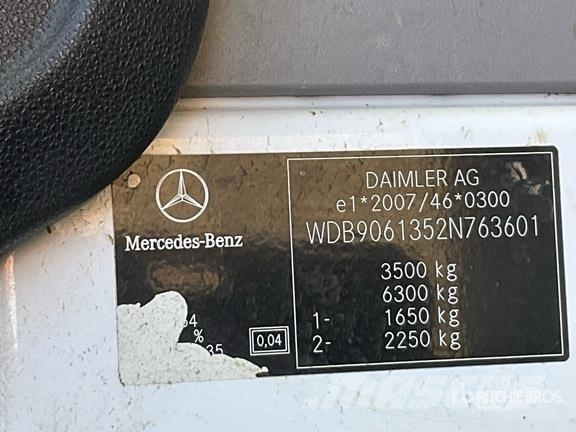Mercedes-Benz 4x2 Flatbed Truck Flatbed / Dropside trucks