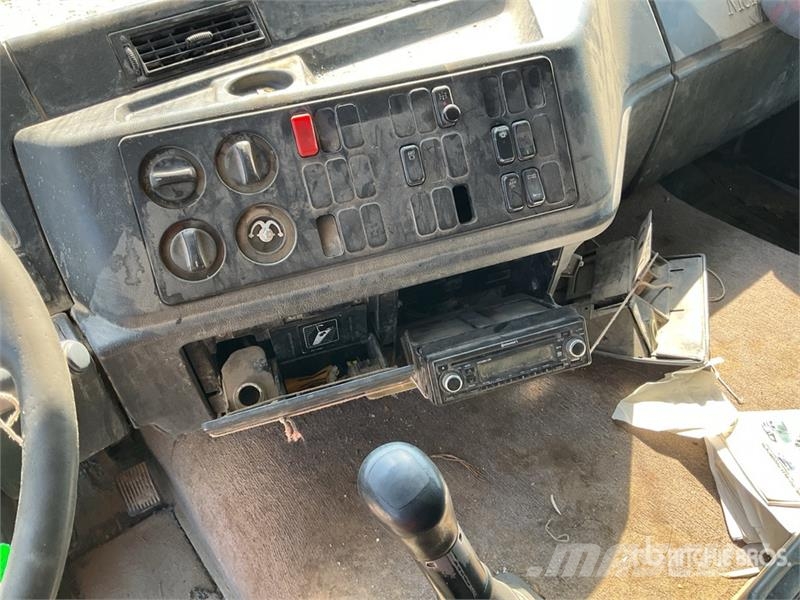 Mercedes-Benz 6x4 Sleeper Camion Benne T/A Dump Truck Kipper
