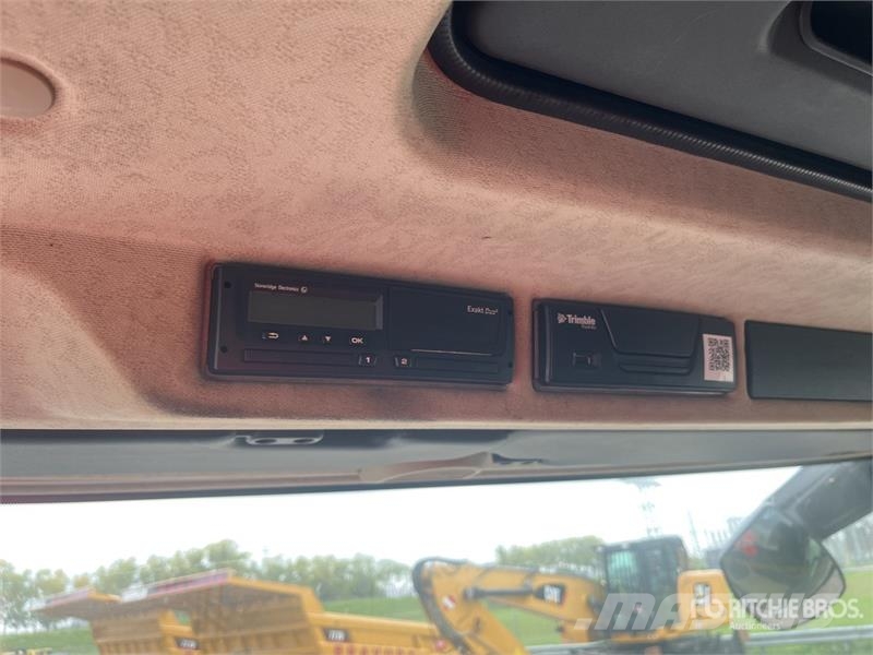 Mercedes-Benz ACTROS 1843 4x2 S/A Sleeper Truck Tractor (Inopera Trekkers