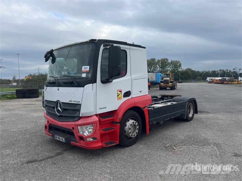 Mercedes-Benz ACTROS 1843 4x2 S/A Sleeper Truck Tractor (Inopera Trekkers
