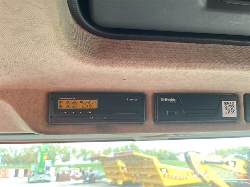 Mercedes-Benz ACTROS 1843 4x2 S/A Sleeper Truck Tractor (Inopera Trekkers
