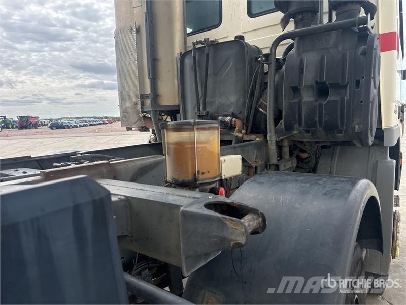 Mercedes-Benz Actros 3236 8x4 Camion Bi Benne Tri/A Dump Truck 덤프 트럭