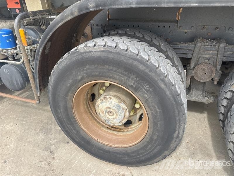 Mercedes-Benz Actros 3236 8x4 Camion Bi Benne Tri/A Dump Truck 덤프 트럭