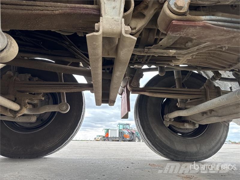 Mercedes-Benz Actros 4141 8x4 Camion Benne Tri/A Dump Truck Pašizgāzējs