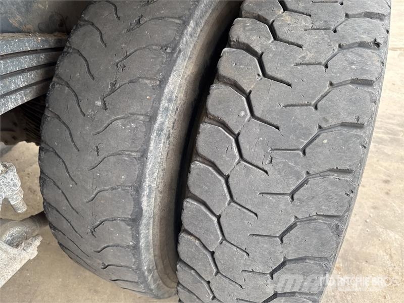 Mercedes-Benz Actros 4141 8x4 Camion Benne Tri/A Dump Truck Pašizgāzējs