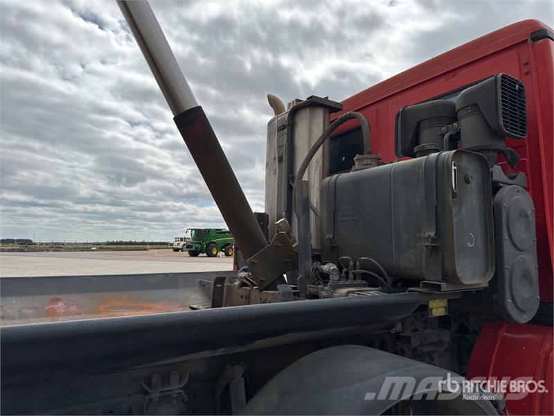 Mercedes-Benz Actros 4141 8x4 Camion Benne Tri/A Dump Truck Pašizgāzējs
