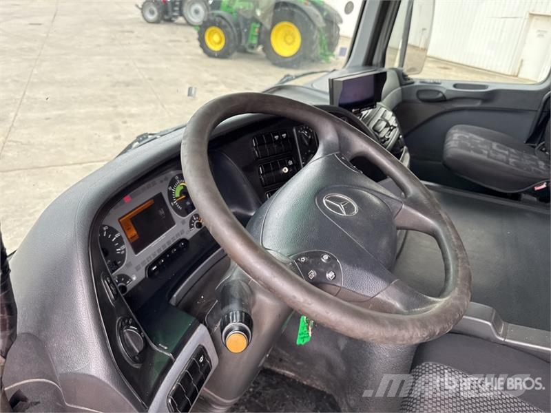 Mercedes-Benz Actros 4141 8x4 Camion Benne Tri/A Dump Truck Pašizgāzējs
