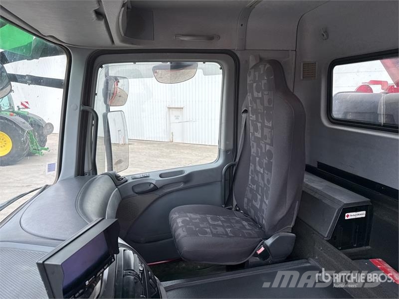 Mercedes-Benz Actros 4141 8x4 Camion Benne Tri/A Dump Truck Pašizgāzējs