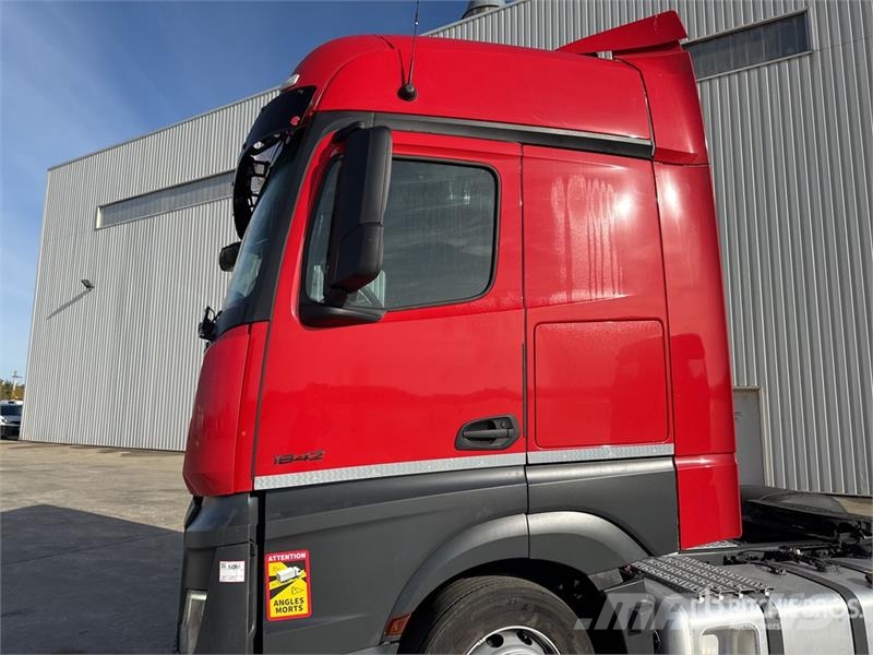 Mercedes-Benz Actros L 1842 4x2 S/A Sleeper Truck Tractor Nyergesvontatók