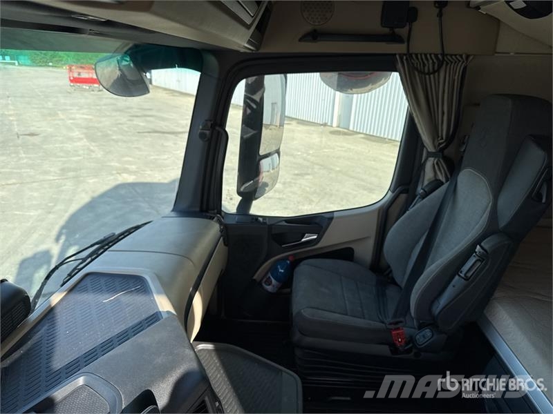 Mercedes-Benz Actros L 1842 4x2 S/A Sleeper Truck Tractor Nyergesvontatók