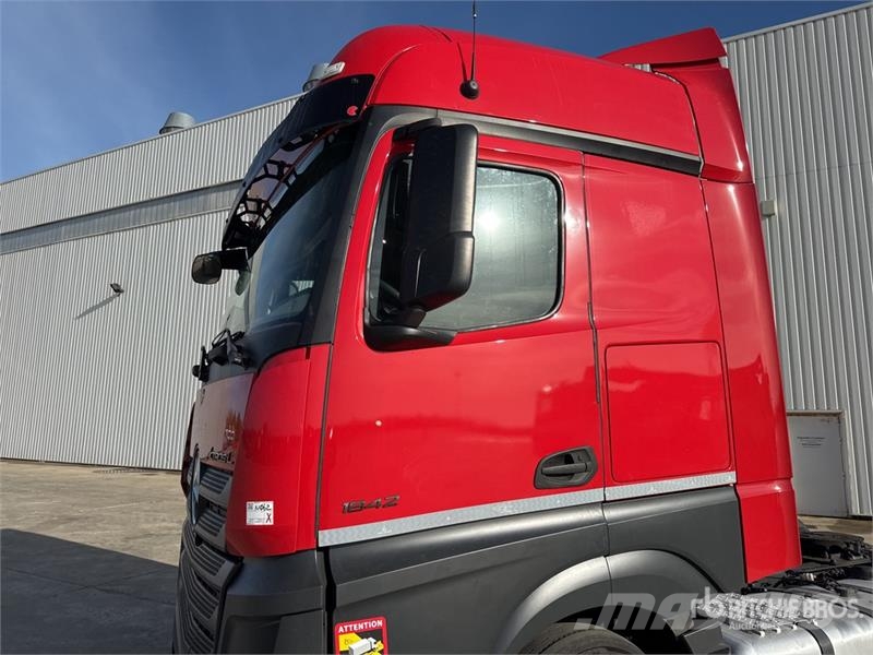 Mercedes-Benz Actros L 1842 4x2 S/A Sleeper Truck Tractor Nyergesvontatók