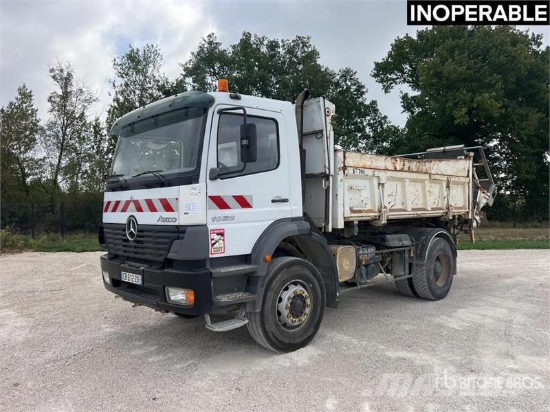 Mercedes-Benz Atego 1828 4x2 Camion Benne Avec Gravillonneur W/ Damperli kamyonlar
