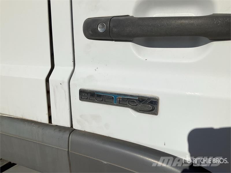 Mercedes-Benz Atego 4x2 Camion Fourgon Crew Cab Van Truck Tovornjaki zabojniki