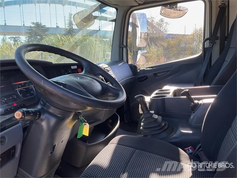 Mercedes-Benz Atego 4x2 Camion Fourgon Crew Cab Van Truck Tovornjaki zabojniki