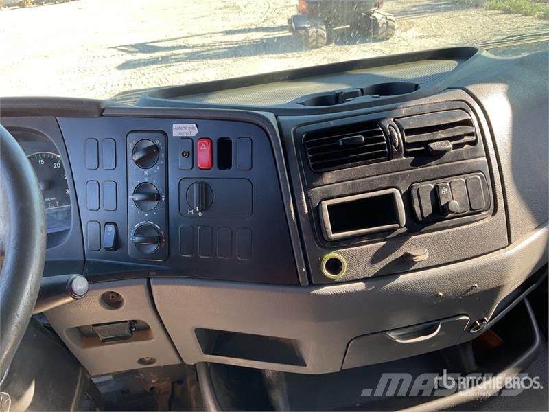 Mercedes-Benz Atego 4x2 Camion Fourgon Crew Cab Van Truck Tovornjaki zabojniki