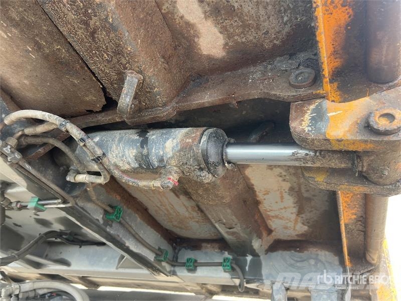 Mercedes-Benz AXOR 1828 Bañeras basculantes usadas