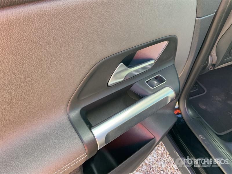 Mercedes-Benz EQB 2WD Electric SUV Voiture