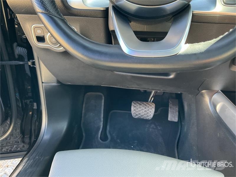 Mercedes-Benz EQB 2WD Electric SUV Voiture