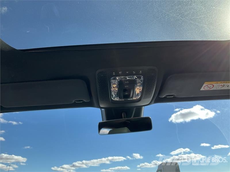 Mercedes-Benz EQB 2WD Electric SUV Voiture