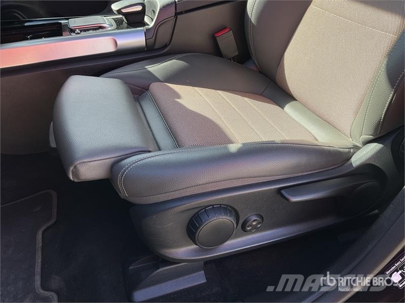 Mercedes-Benz EQB 2WD Electric SUV Voiture