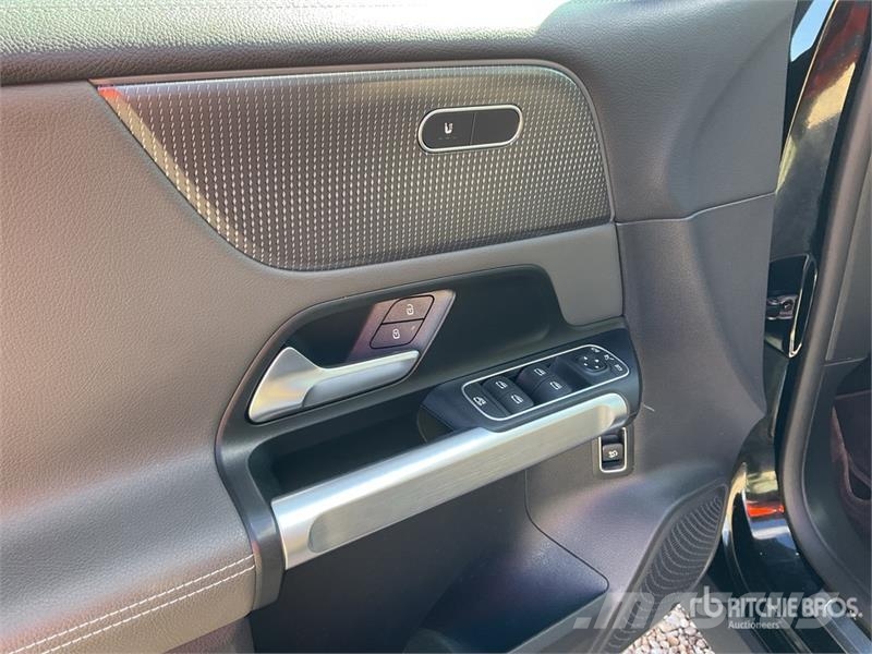 Mercedes-Benz EQB 2WD Electric SUV Voiture