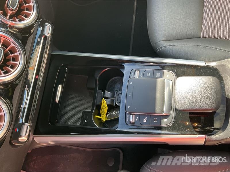 Mercedes-Benz EQB 2WD Electric SUV Voiture