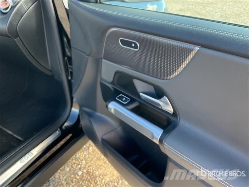 Mercedes-Benz EQB 2WD Electric SUV Voiture