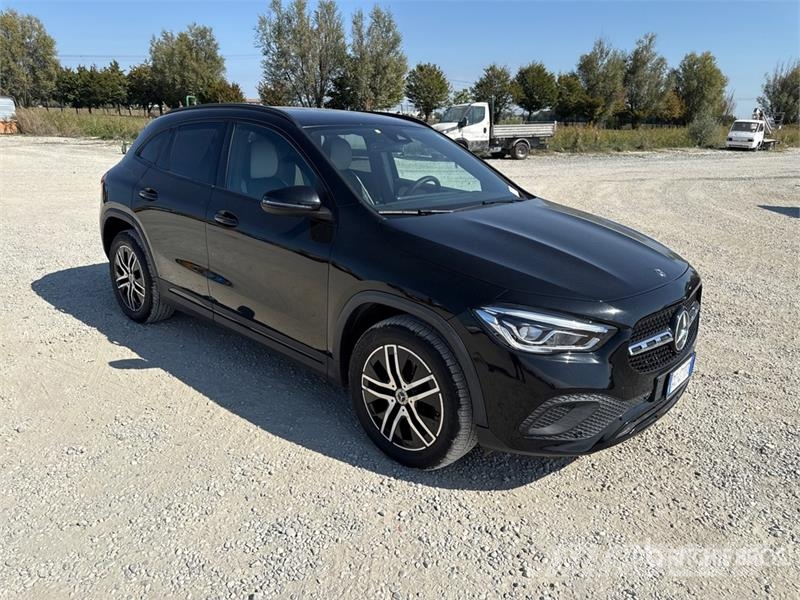 Mercedes-Benz GLA200 SUV Коли