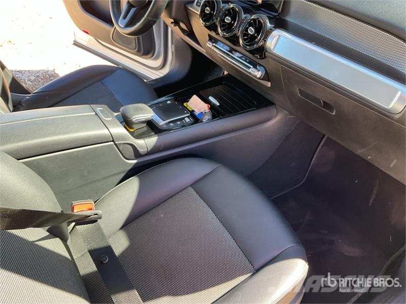 Mercedes-Benz GLB 180D 2WD SUV Kistehergépjárművek