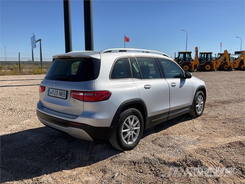 Mercedes-Benz GLB 180D 2WD SUV Kistehergépjárművek