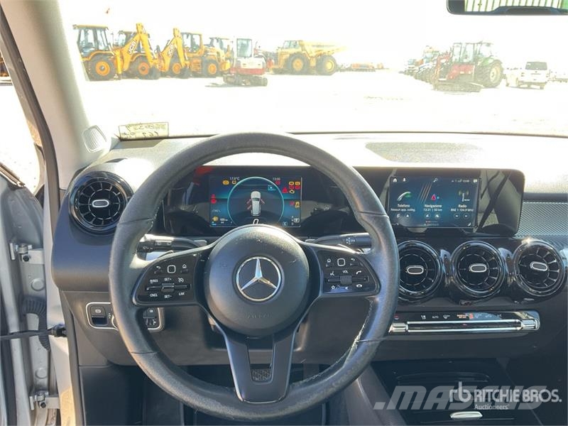 Mercedes-Benz GLB 180D 2WD SUV Kistehergépjárművek