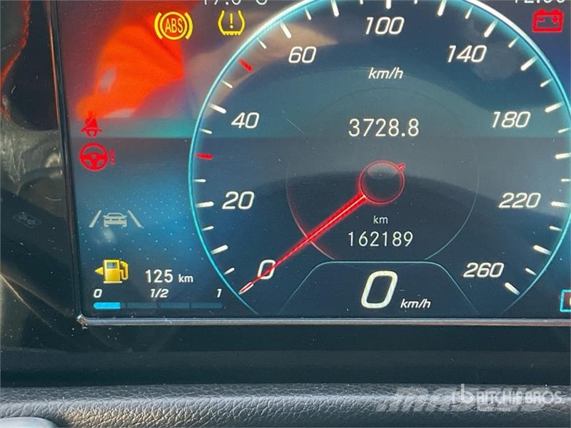 Mercedes-Benz GLB 180D 2WD SUV Kistehergépjárművek