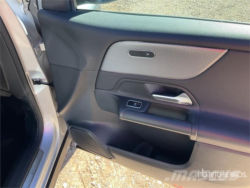 Mercedes-Benz GLB 180D 2WD SUV Kistehergépjárművek