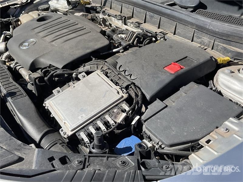 Mercedes-Benz GLB 180D 2WD SUV Kistehergépjárművek