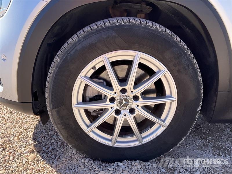 Mercedes-Benz GLB 180D 2WD SUV Kistehergépjárművek