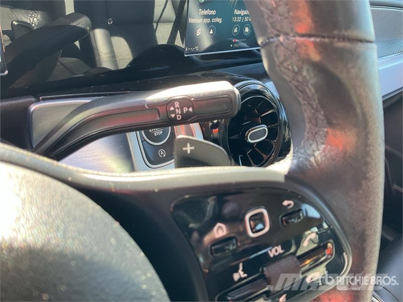 Mercedes-Benz GLB 180D 2WD SUV Kistehergépjárművek