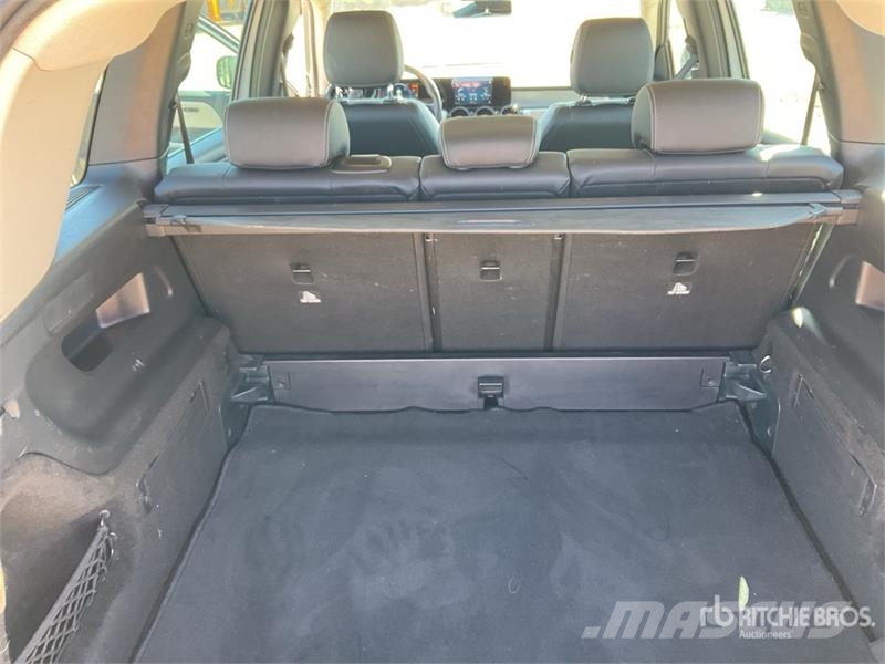Mercedes-Benz GLB 180D 2WD SUV Kistehergépjárművek