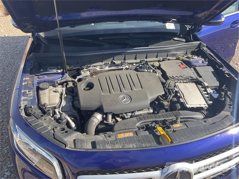 Mercedes-Benz GLB 200 D SUV 汽车