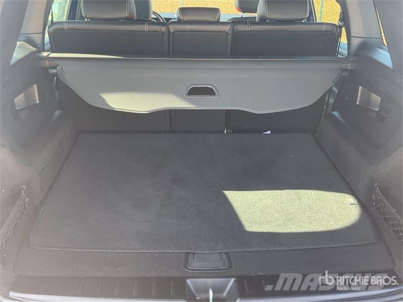 Mercedes-Benz GLB 200 D SUV 汽车