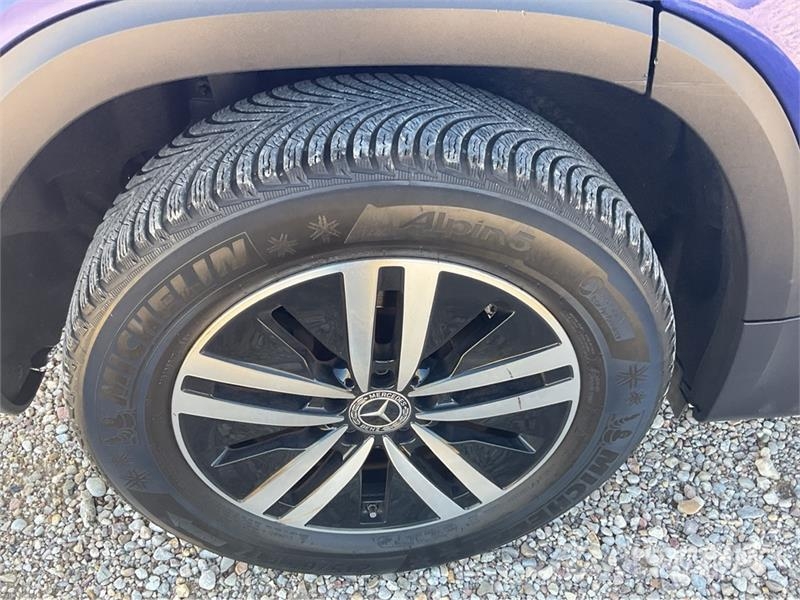 Mercedes-Benz GLB 200 D SUV 汽车