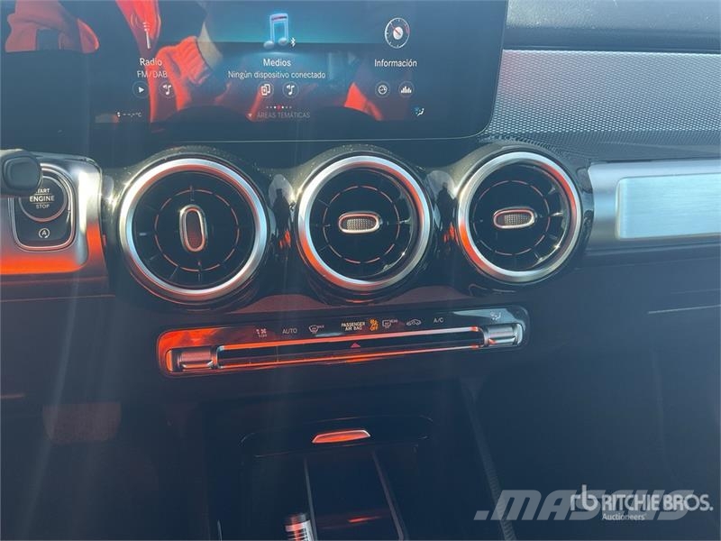 Mercedes-Benz GLB 200 D SUV 汽车